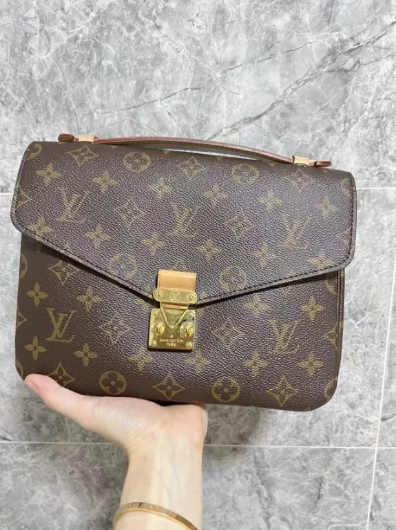 LV Pochette Metis monogram