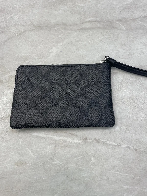 Wristlet Designer By Coach  Size: Small